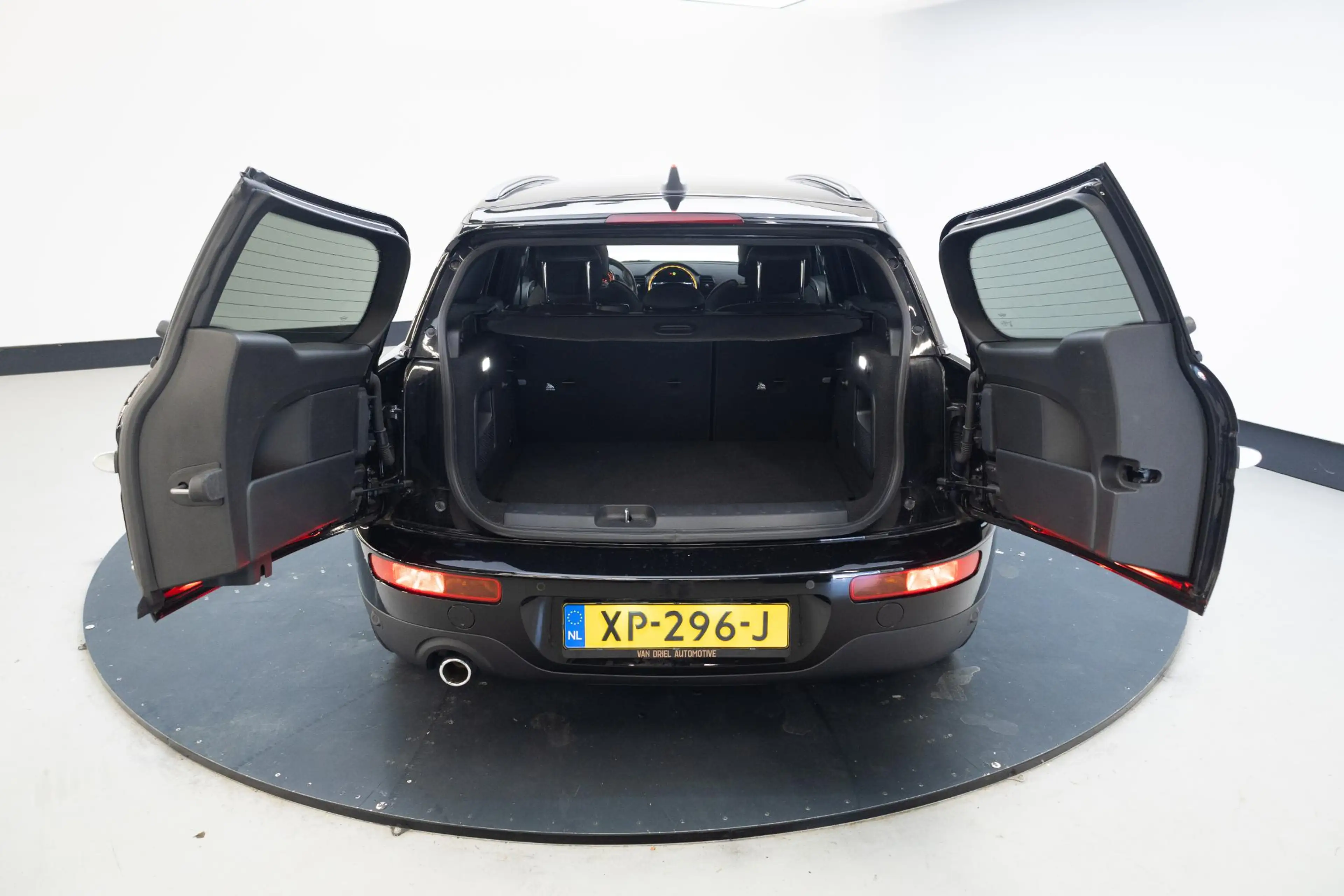 MINI Cooper Clubman 1.5 Business Edition — photo 17