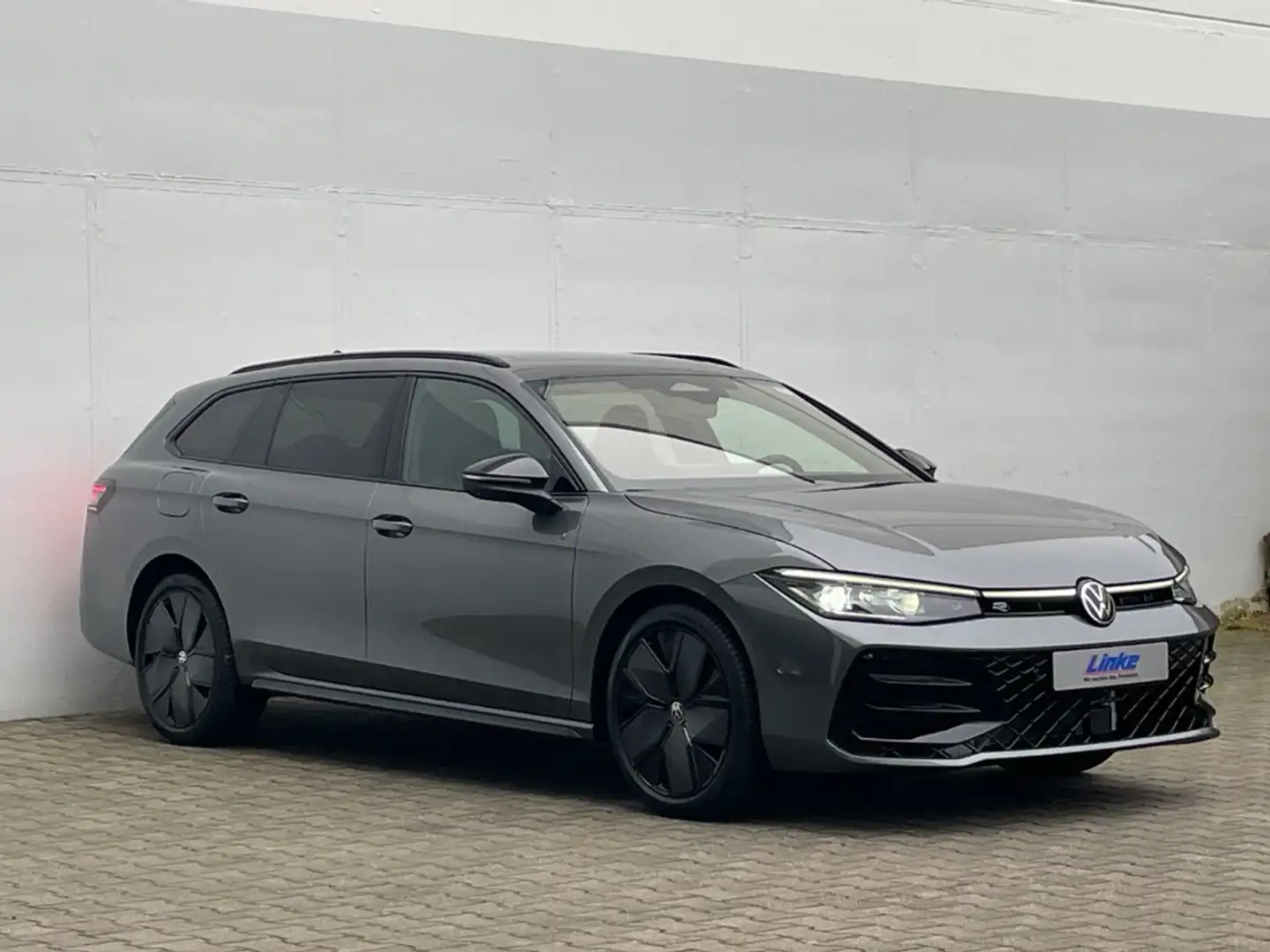 Volkswagen Passat R-Line Signature 2.0 TDI DSG 4Motion Pano/AHK/360° Grau - 2