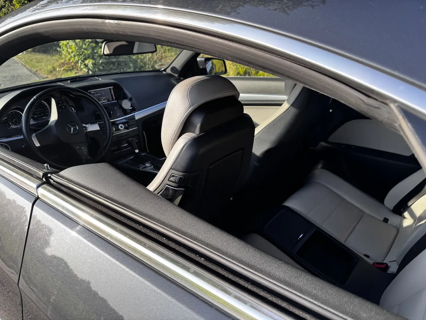 Mercedes-Benz E 250 CDI DPF Coupe BlueEFFICIENCY Automatik Avantgarde - 2