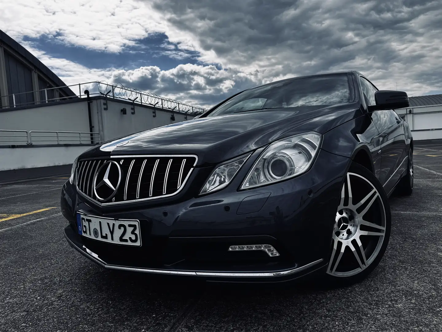 Mercedes-Benz E 250 CDI DPF Coupe BlueEFFICIENCY Automatik Avantgarde - 1