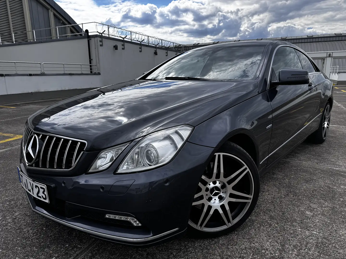 Mercedes-Benz E 250 CDI DPF Coupe BlueEFFICIENCY Automatik Avantgarde - 2