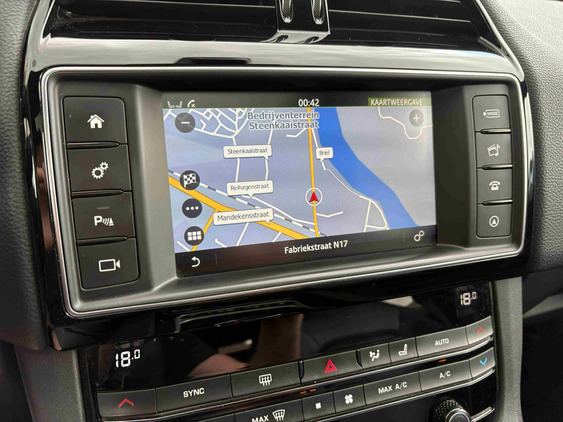 Jaguar F-Pace F-Pace 2.0 D AWD Limited Edition Prestige — photo 10