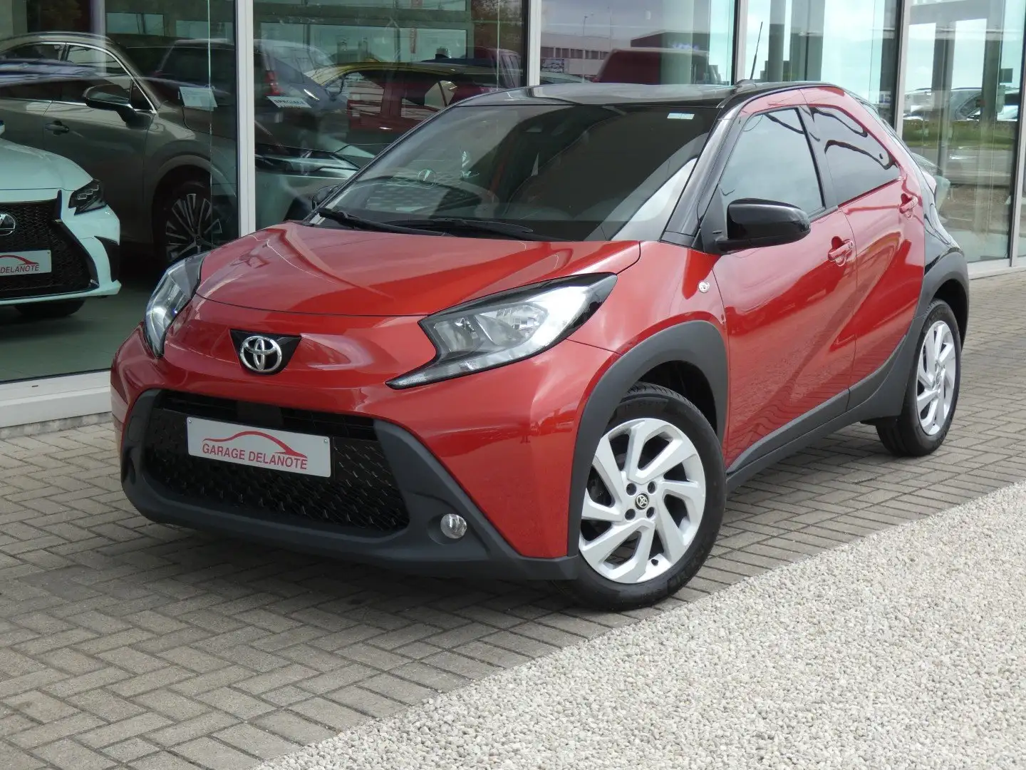 Toyota Aygo X 1.0i Benzine X-pulse +GPS +Keyless +Camera Orange - 1