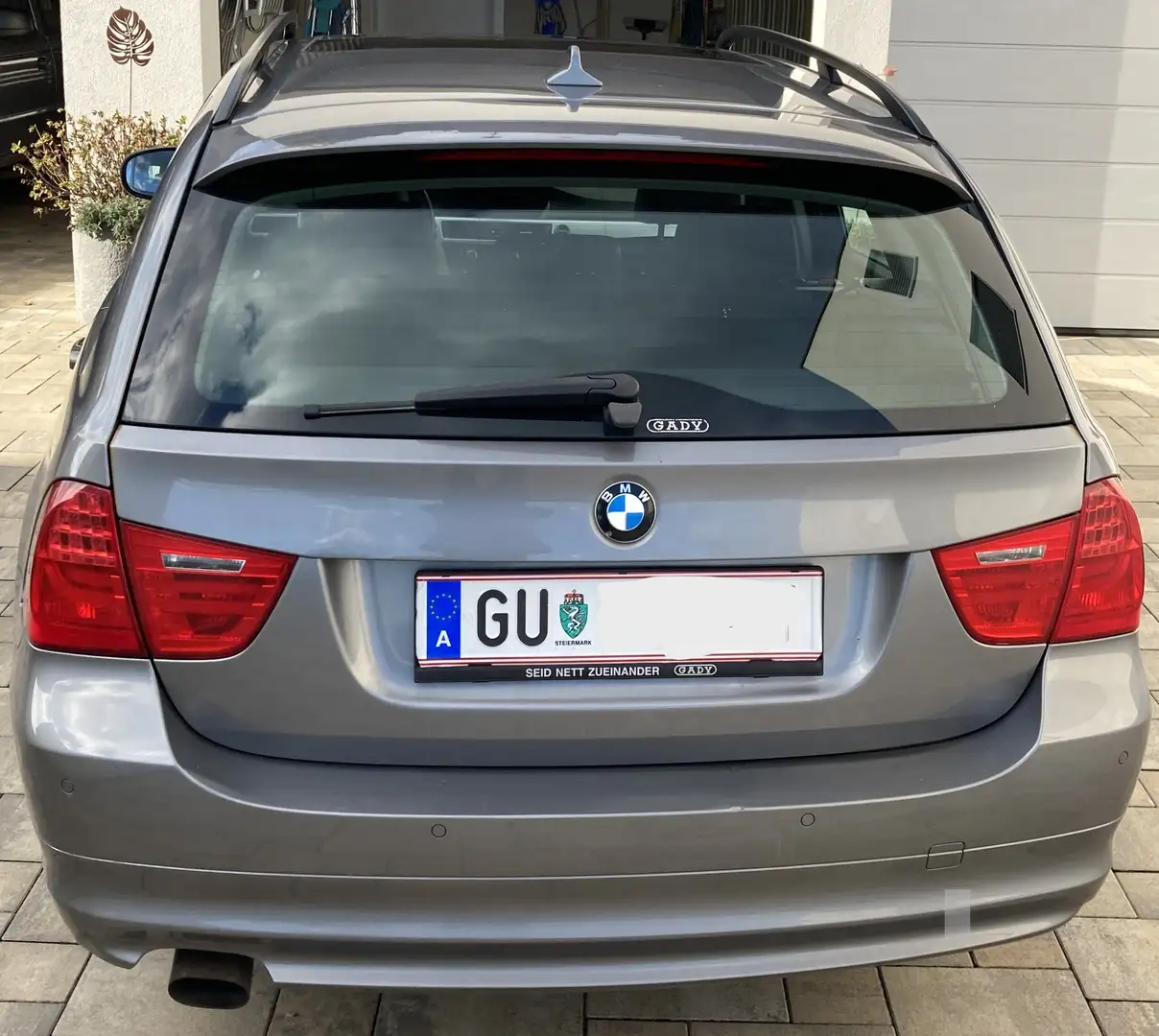 BMW 318 318d Touring Österreich-Paket Silber - 1