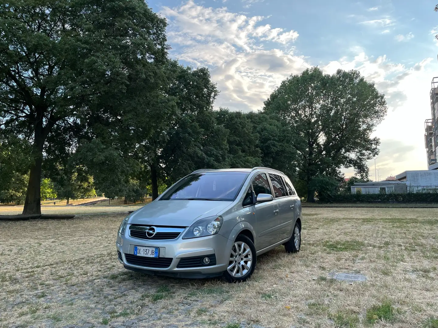 Opel Zafira 1.6 Cosmo ecoM 94cv Oro - 1