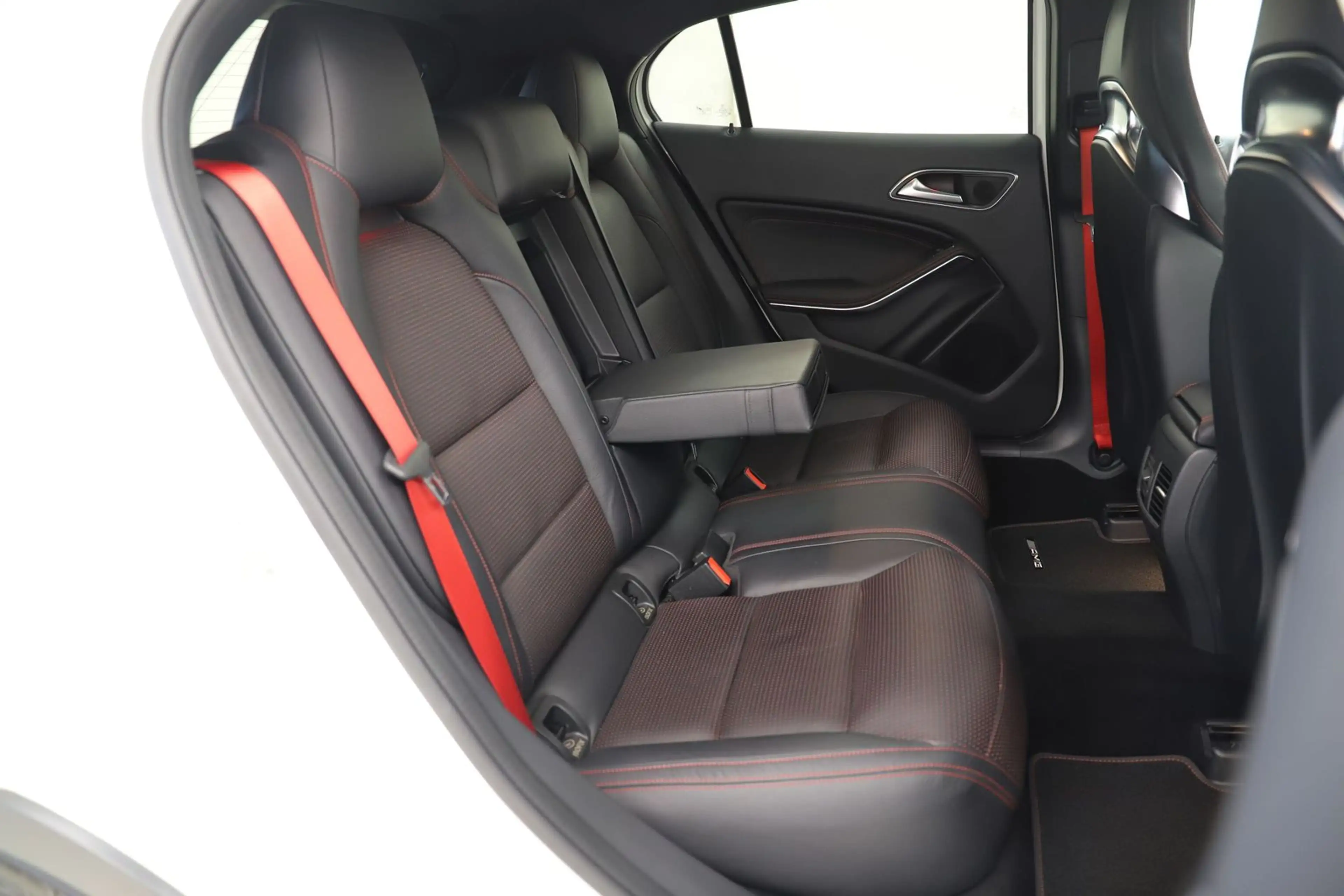Mercedes-Benz GLA 45 AMG 381PS 7G 4M CARBON PAGA Performance — photo 12