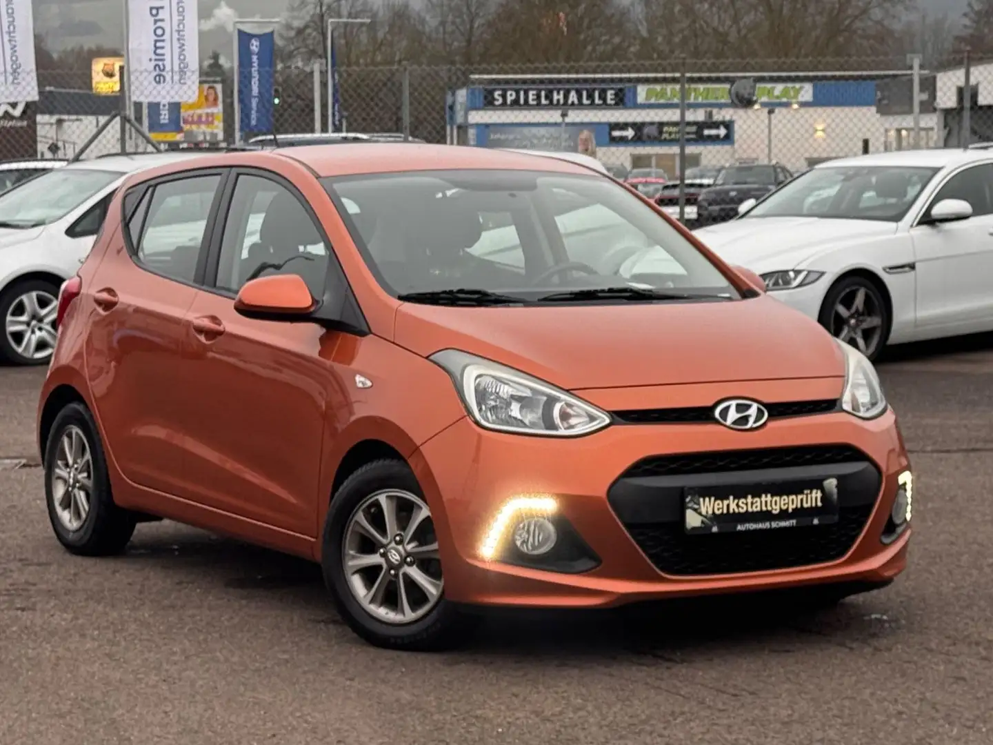 Hyundai i10 1.2 FIFA World C/TüvNEU/Sitzheizung/Garantie Orange - 1