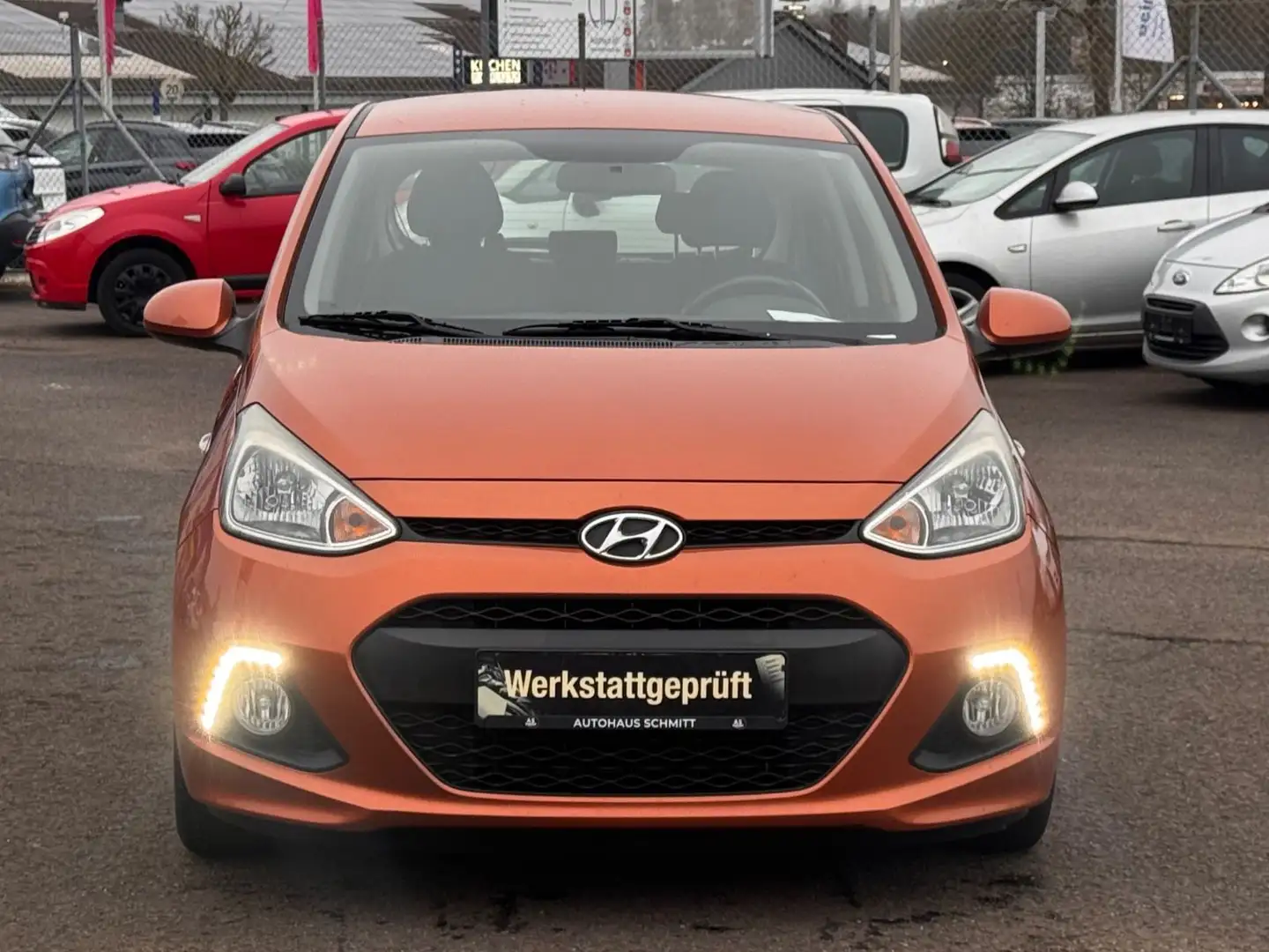 Hyundai i10 1.2 FIFA World C/TüvNEU/Sitzheizung/Garantie Orange - 2