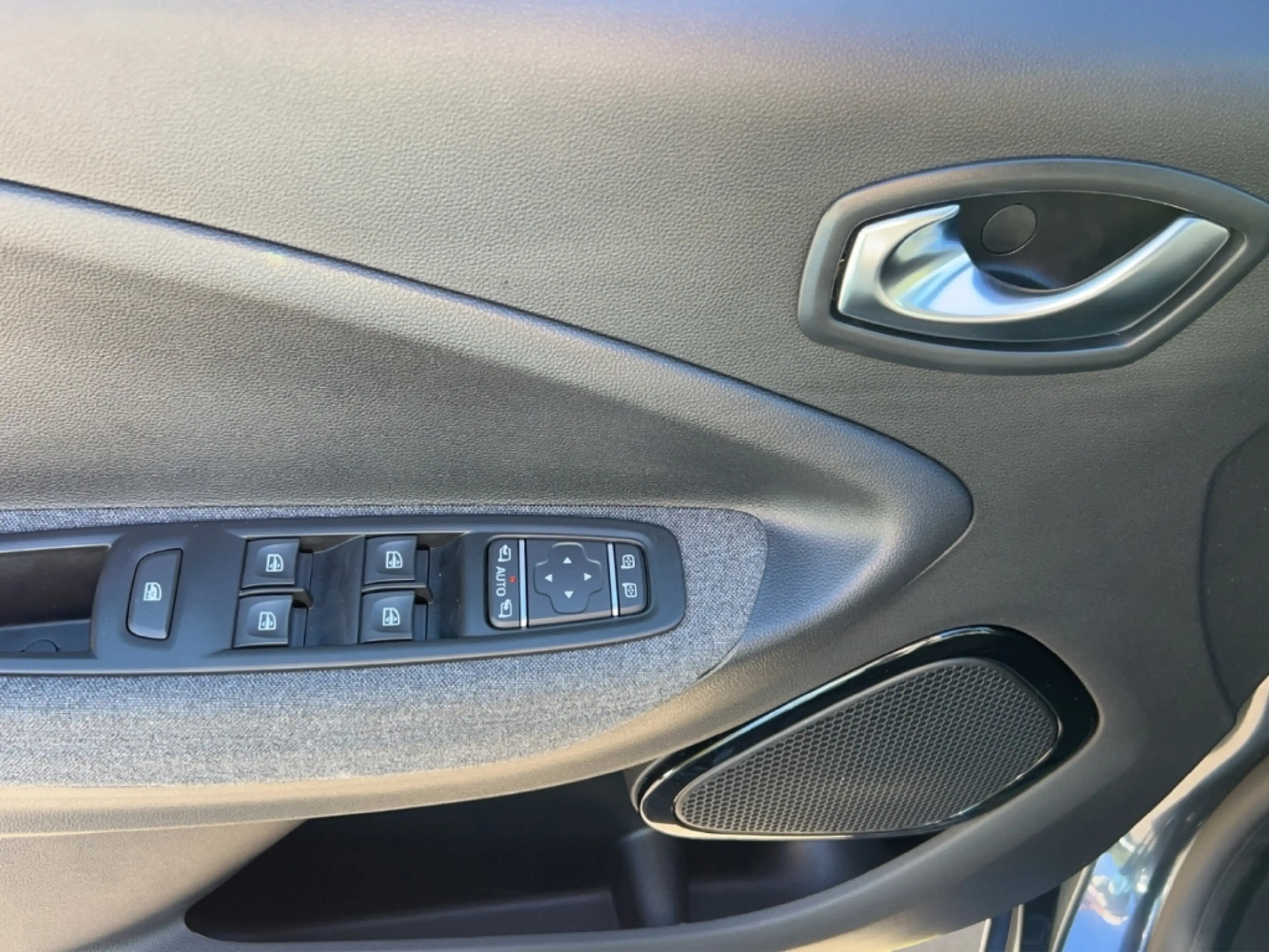 Renault ZOE Intens,LED,Winterpaket,Navi,R.-Kamera,Klima — photo 10