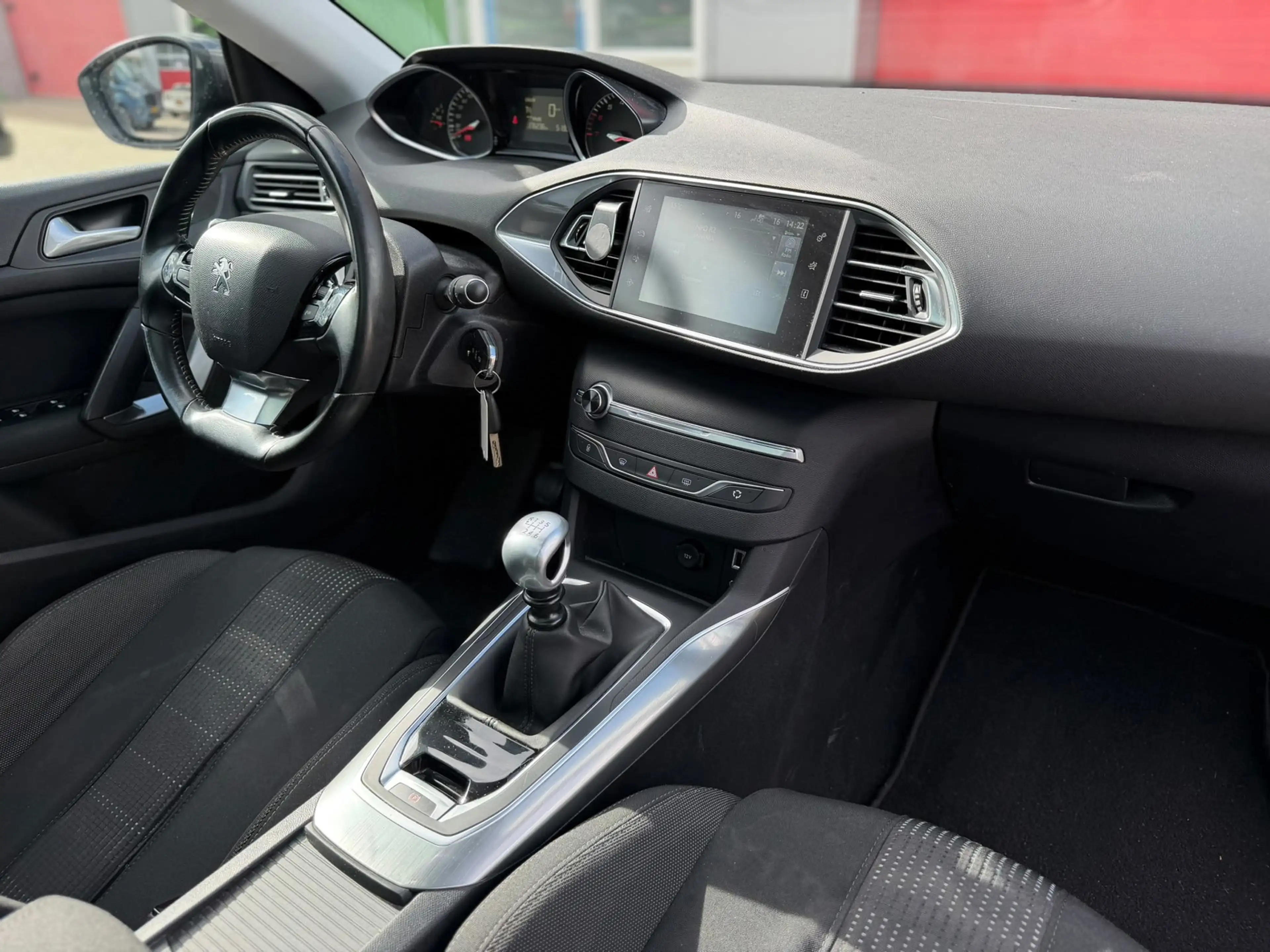 Peugeot 308 SW 1.2 PureTech Blue Lease Premium PDC AIRCO CRUIS — photo 13