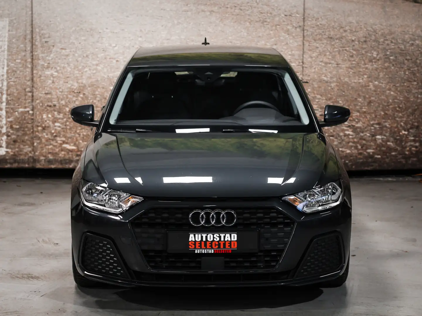 Audi A1 Attraction Grijs - 2