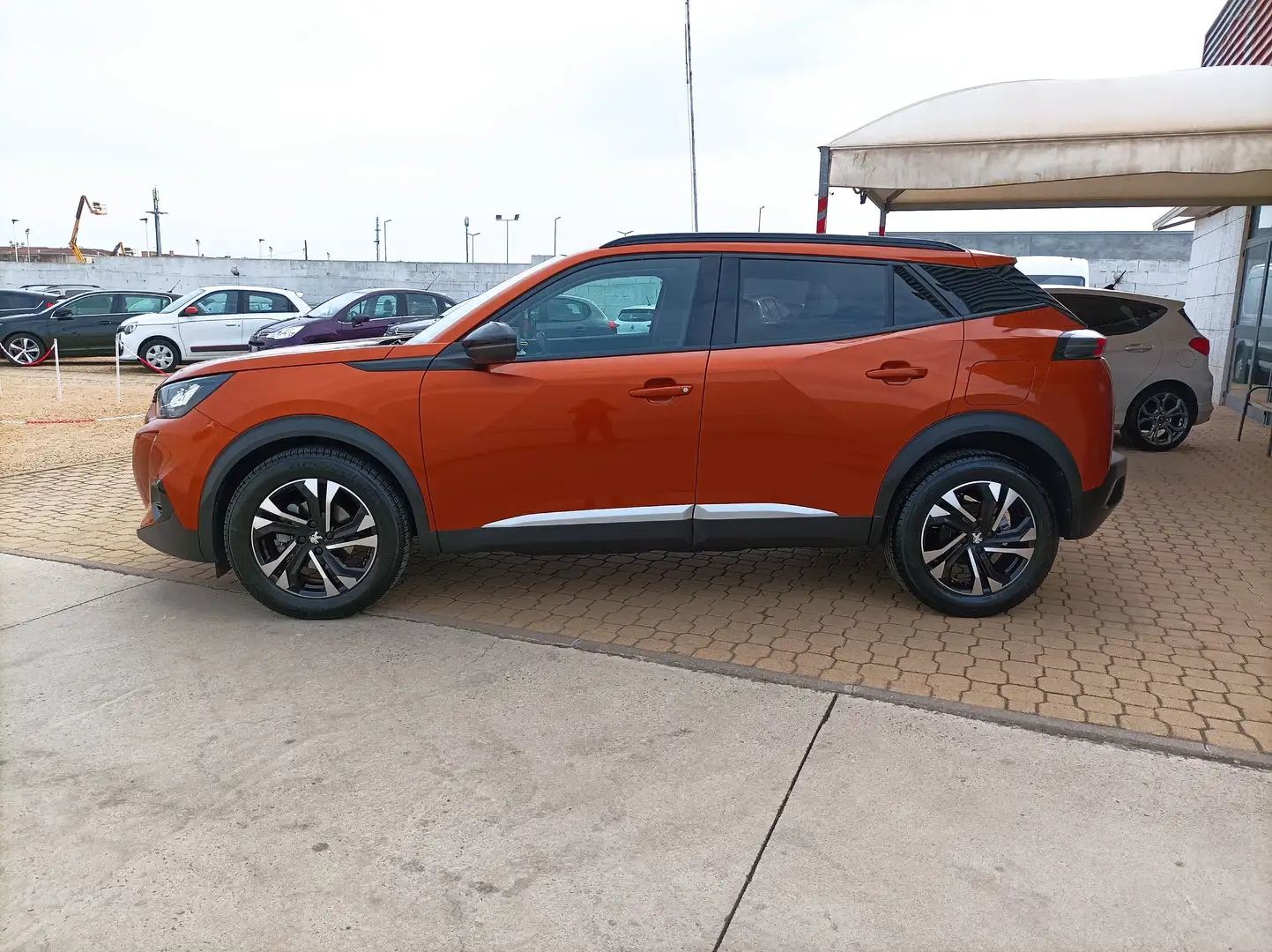 Peugeot 2008 2008 II 2020 1.2 puretech Allure s Arancione - 2