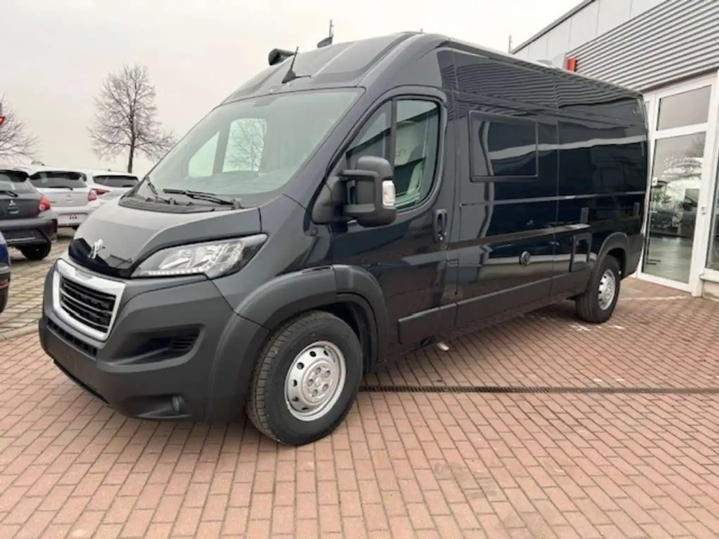 Sonstige Marken MegaClassic 600 Boxer 165 PS Grau - 1