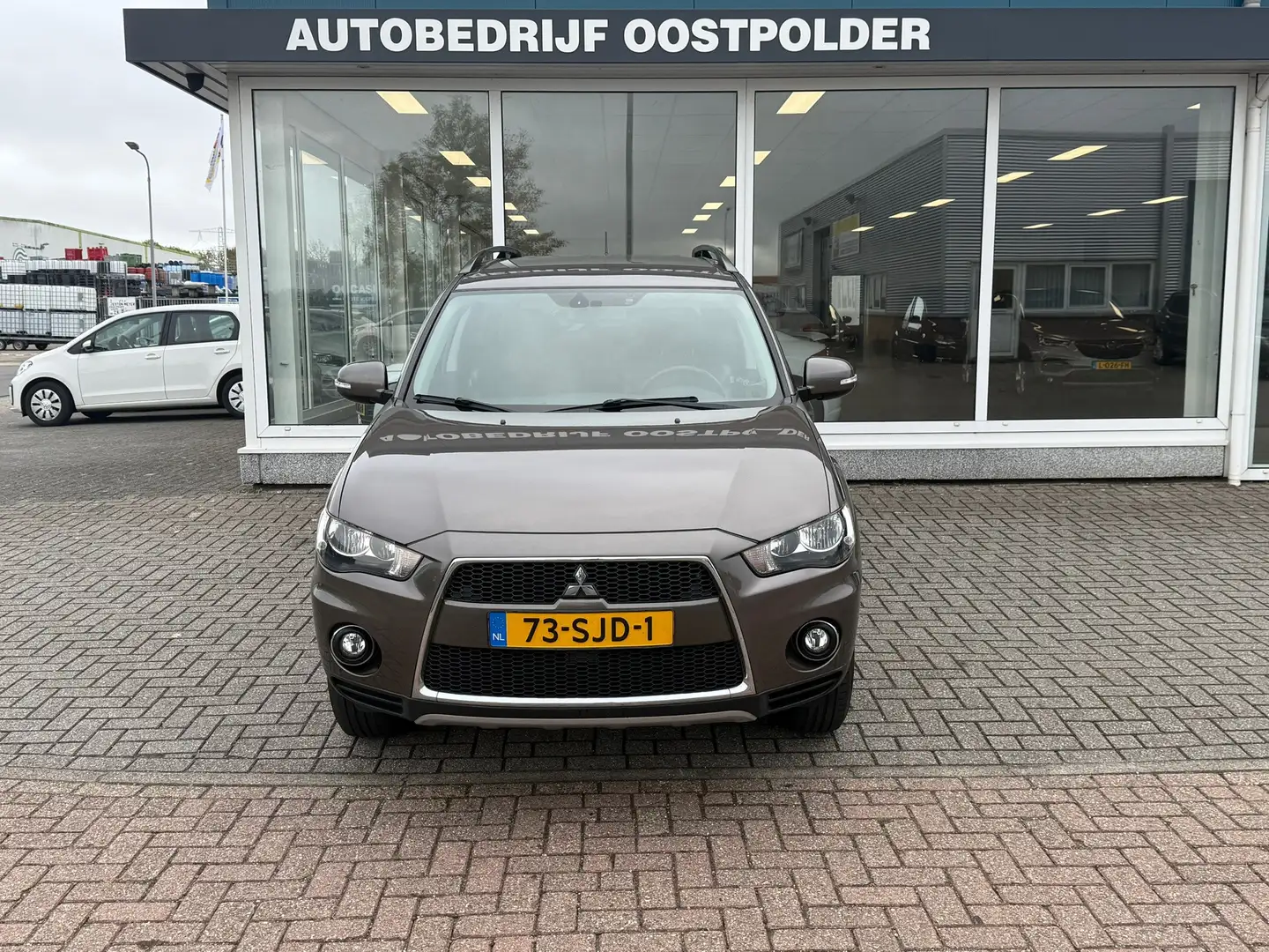 Mitsubishi Outlander 2.0 Intro Edition Brun - 2