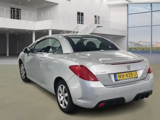 Peugeot 308 view 4