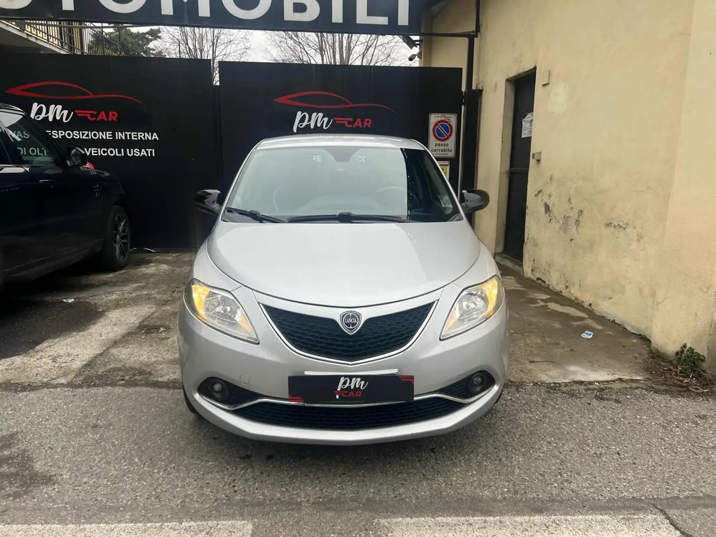 Lancia Ypsilon 1.3 MJT 16V 95 CV 5 porte S&S Platinum Gris - 2