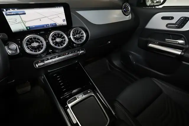 Mercedes-Benz B-Class view 11