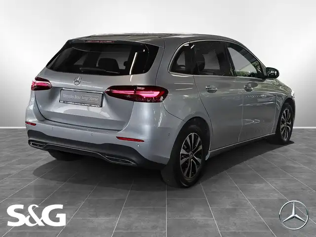 Mercedes-Benz B-Class view 3