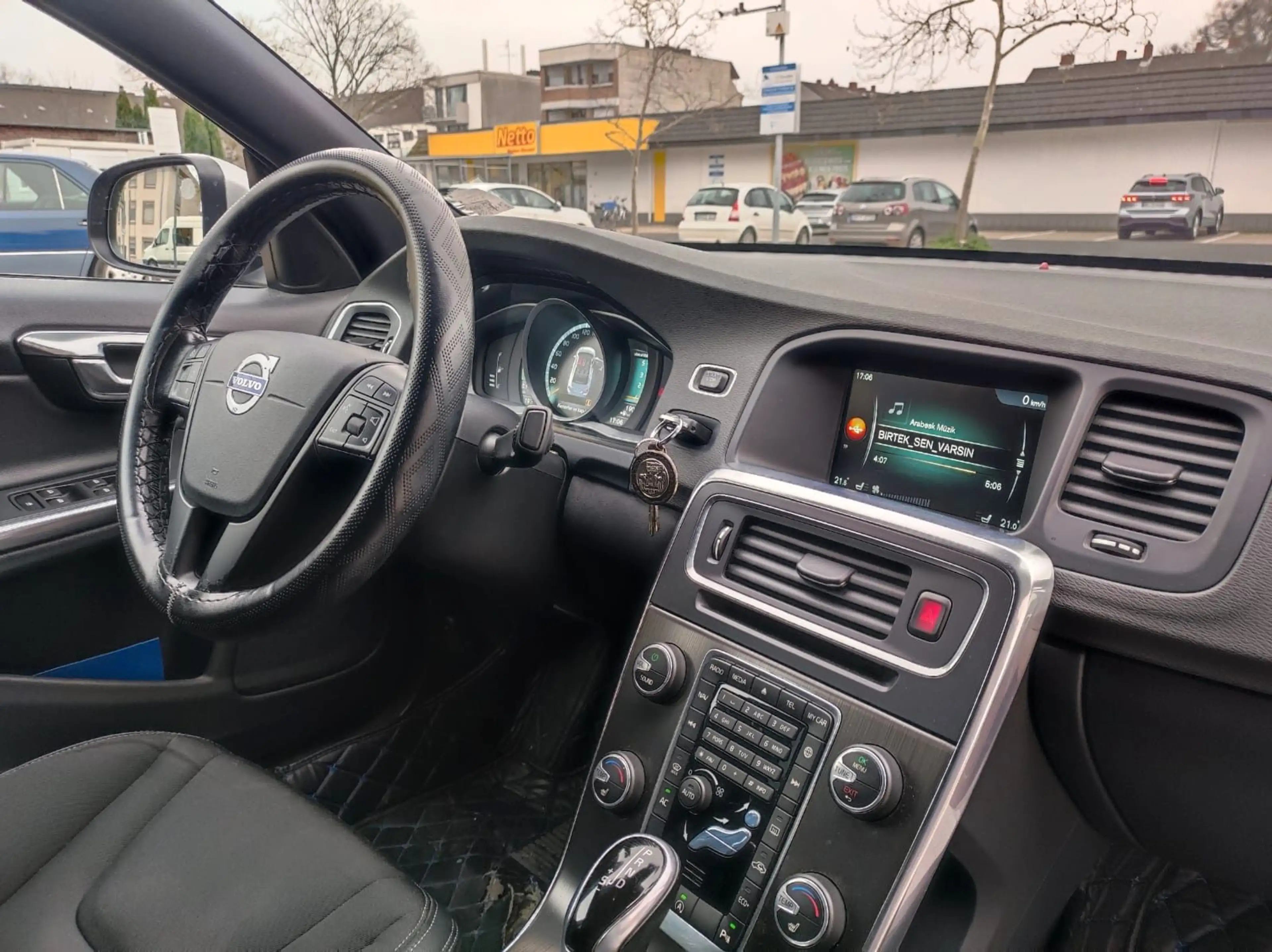 Volvo S60 Lim. Linje Business Navi Leder Xenon — photo 8