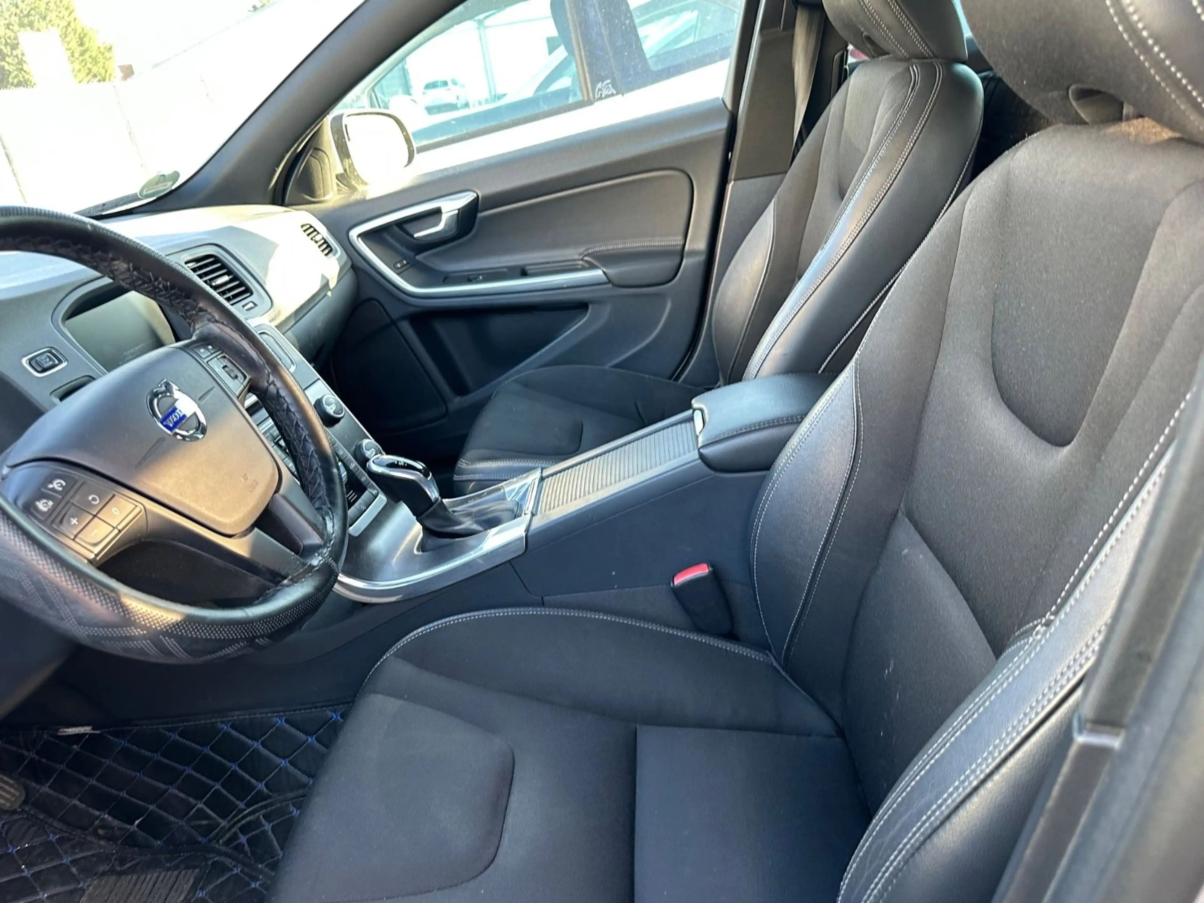 Volvo S60 Lim. Linje Business Navi Leder Xenon — photo 14