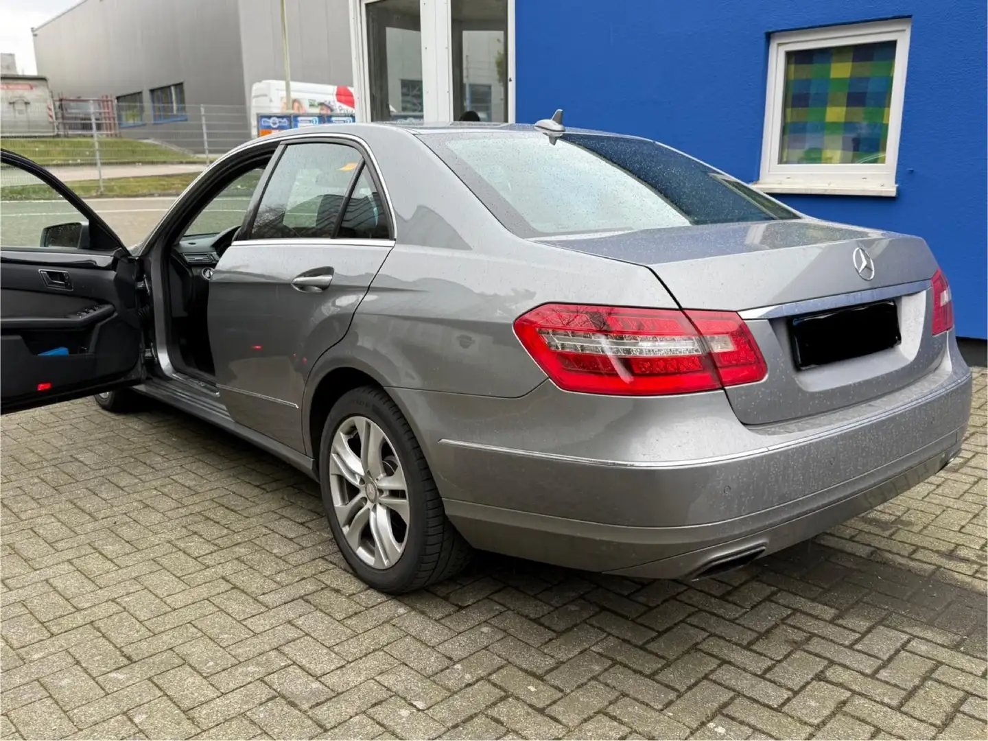 Mercedes-Benz E 220 CDI DPF BlueEFFICIENCY Automatik Elegance - 2