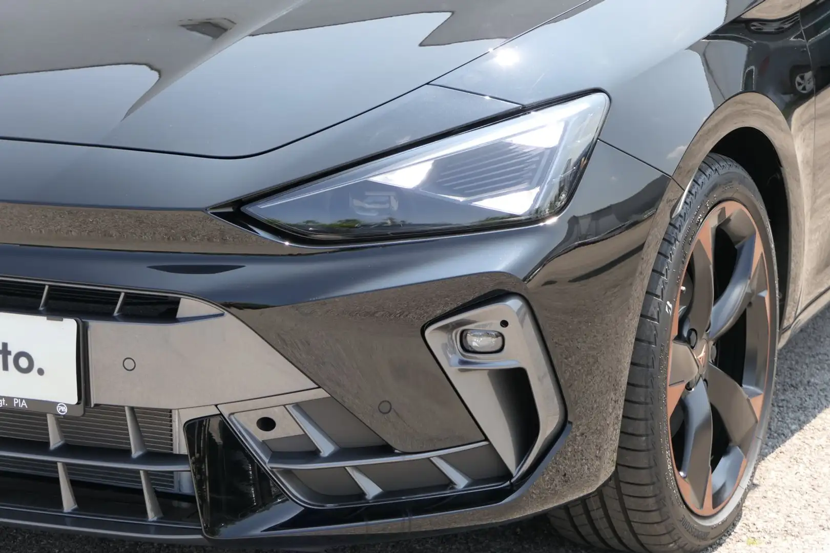CUPRA Leon 1.5 TSI 150 PS ACT Schwarz - 2