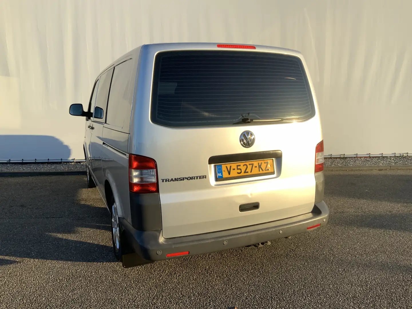 Volkswagen T5 Transporter 2.0 L1H2 Benzine Airco Navi Dub Schuifdeuren Leer Plateado - 2