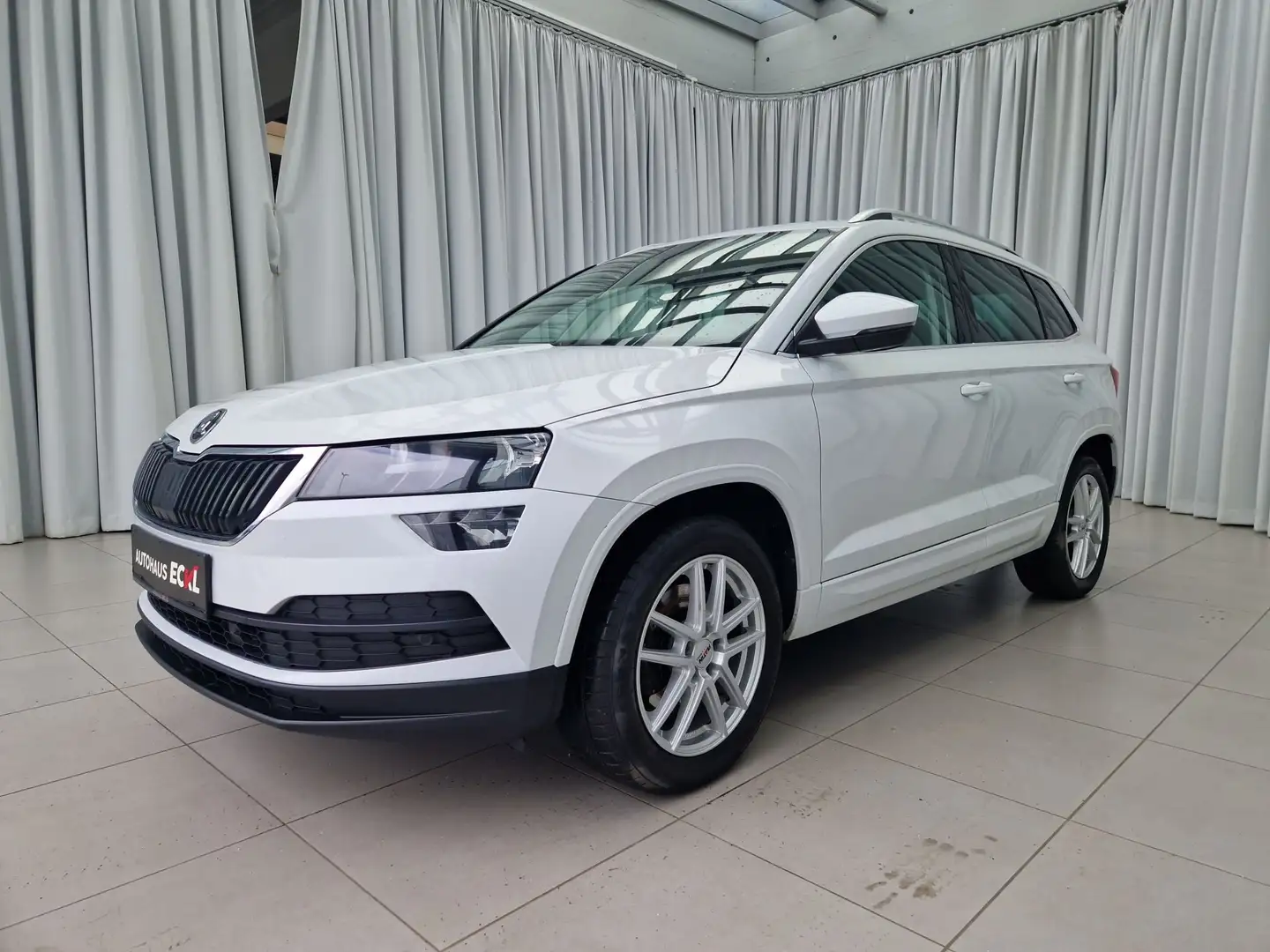 Skoda Karoq 2,0 TDI 4x4 2xKlima ACC Kam. KlimaA PDC SHZ Weiß - 2