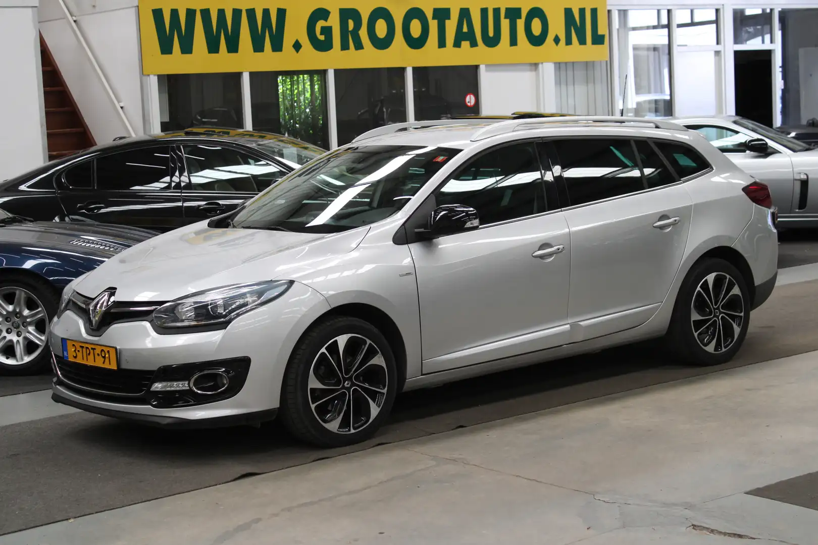 Renault Megane Estate 1.2 TCe Bose 84.512km NAP, Airco, Trekhaak, Grijs - 1