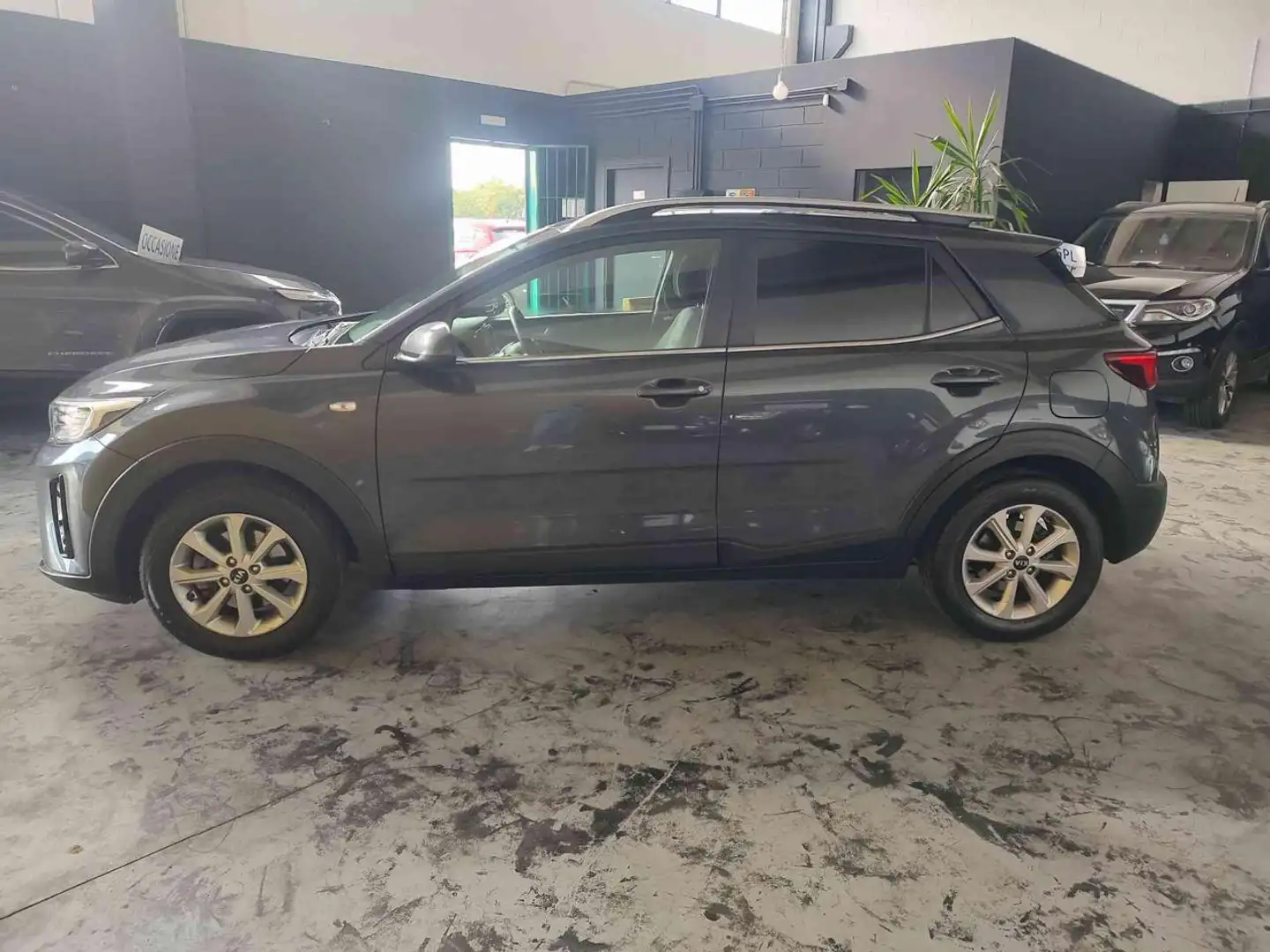 Kia Stonic 1.4 MPI EcoGPL Style Grau - 2