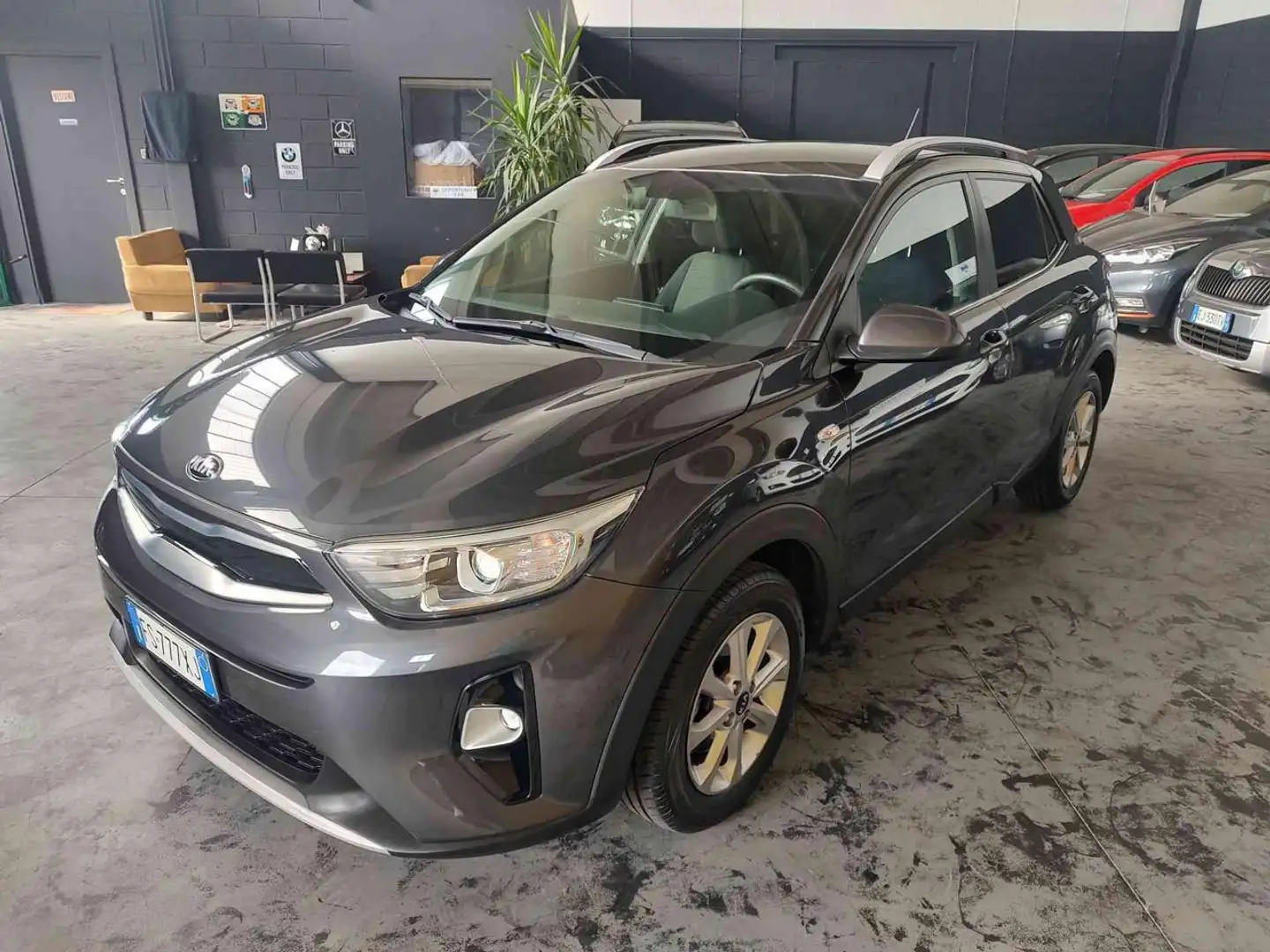 Kia Stonic 1.4 MPI EcoGPL Style Grau - 1
