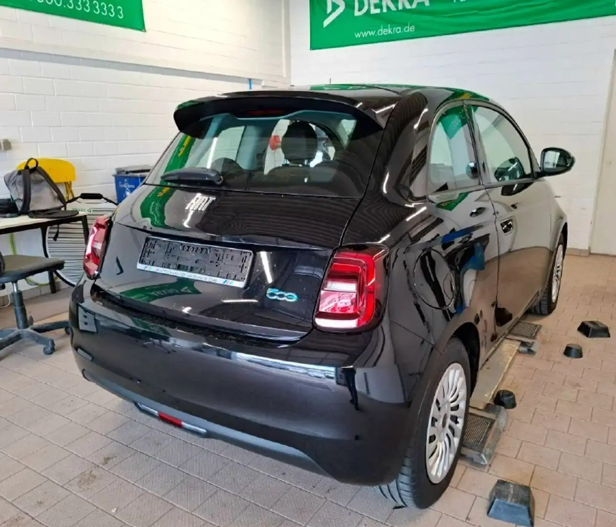 Fiat 500e 320 Km Reichweite  Navi - Klimaautomatik Schwarz - 2