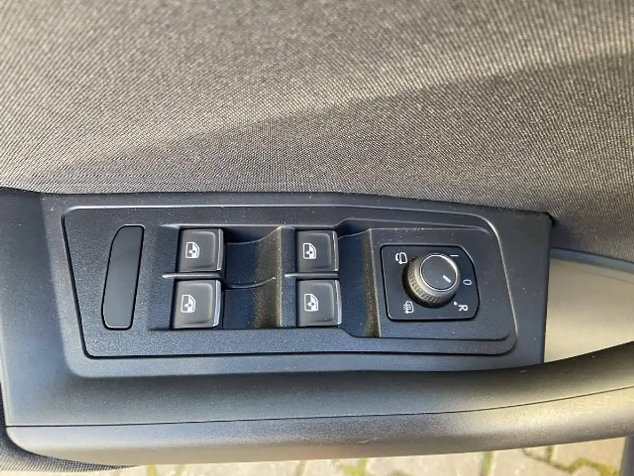Volkswagen T-Roc Cabriolet 1.0 TSI Active — photo 11