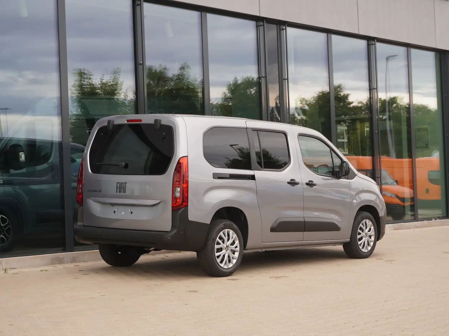 Fiat Doblo Maxi Kombi 1.5 100 / 10-Zoll Navi Argent - 2