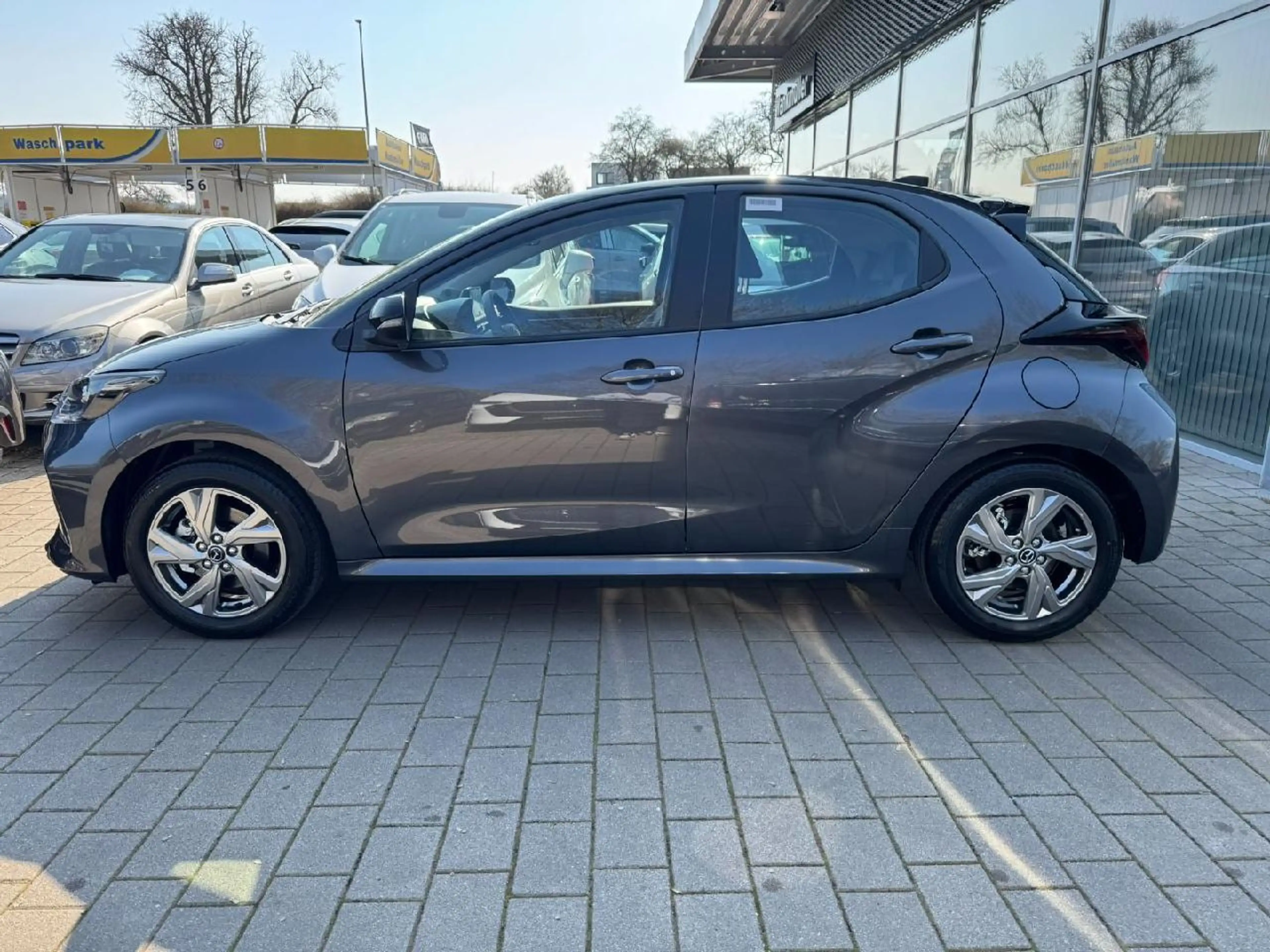 Mazda 2 1.5L Hybrid VVT-i 116 CVT Exclusive — photo 3