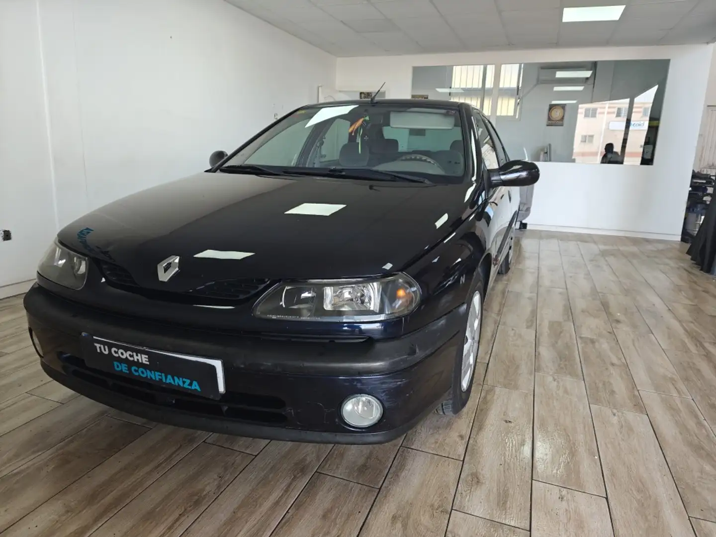 Renault Laguna 1.8 Cormoran Azul - 2