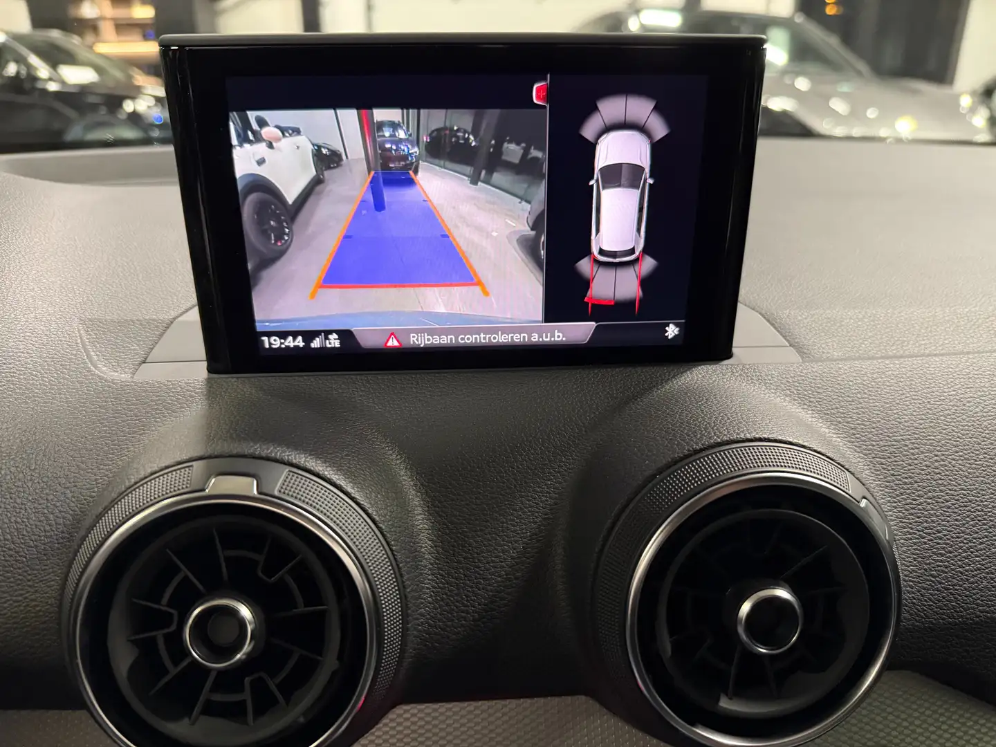 Audi Q2 2 Jaar Garantie Elekt.Koffer,Leder,Camera,Automaat Grijs - 2