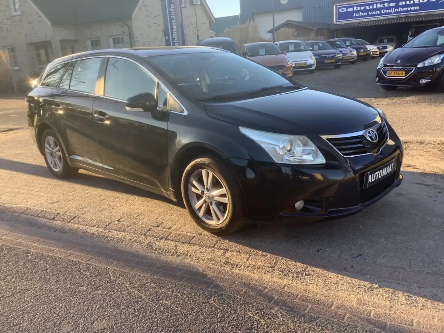 Toyota Avensis 1.8 VVTI DYNAMIC Automaat Negro - 1
