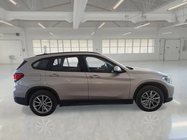 BMW X1 view 3
