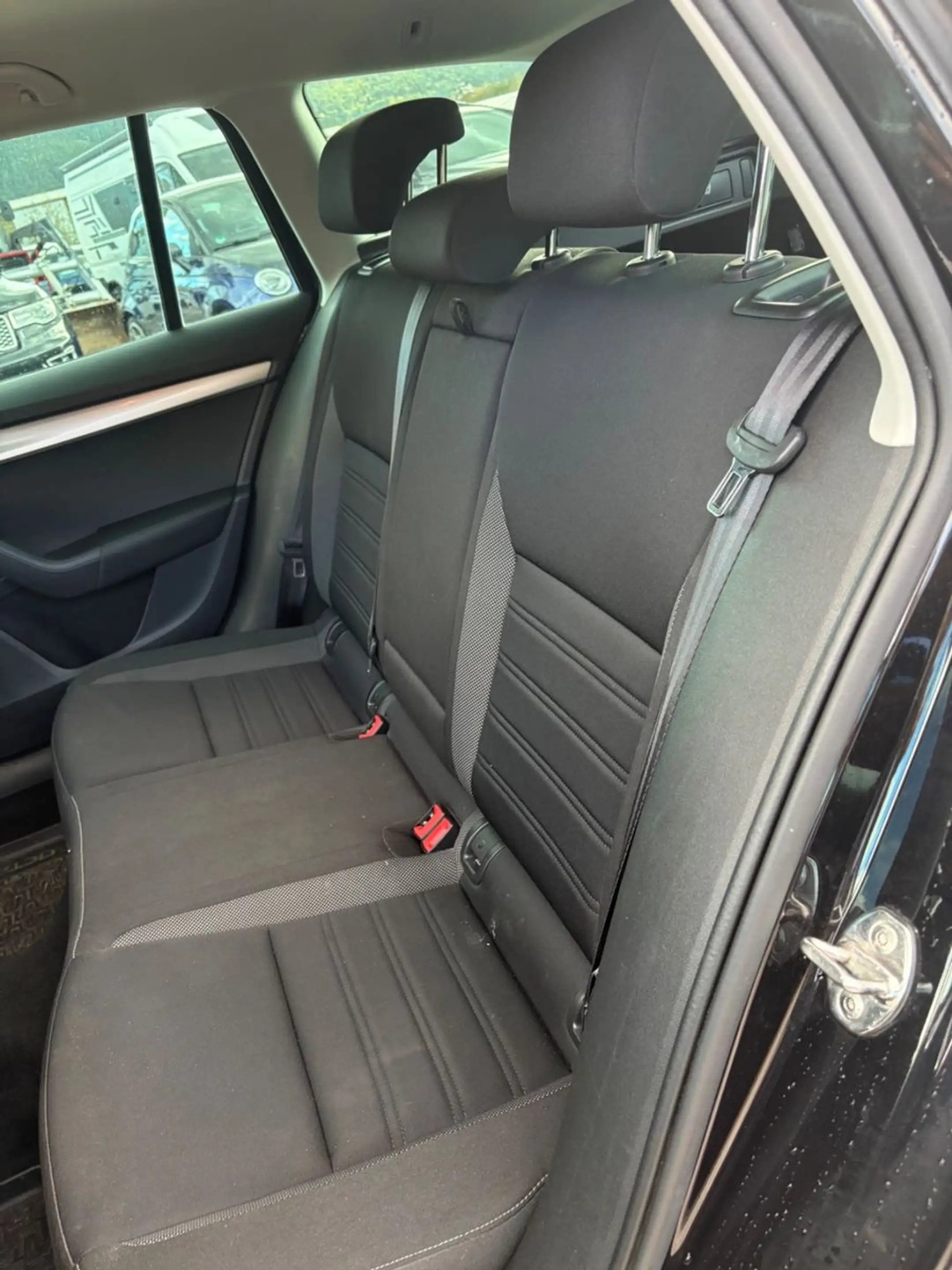 Skoda Octavia Combi 2.0TDI Automatik LED Canton — photo 13