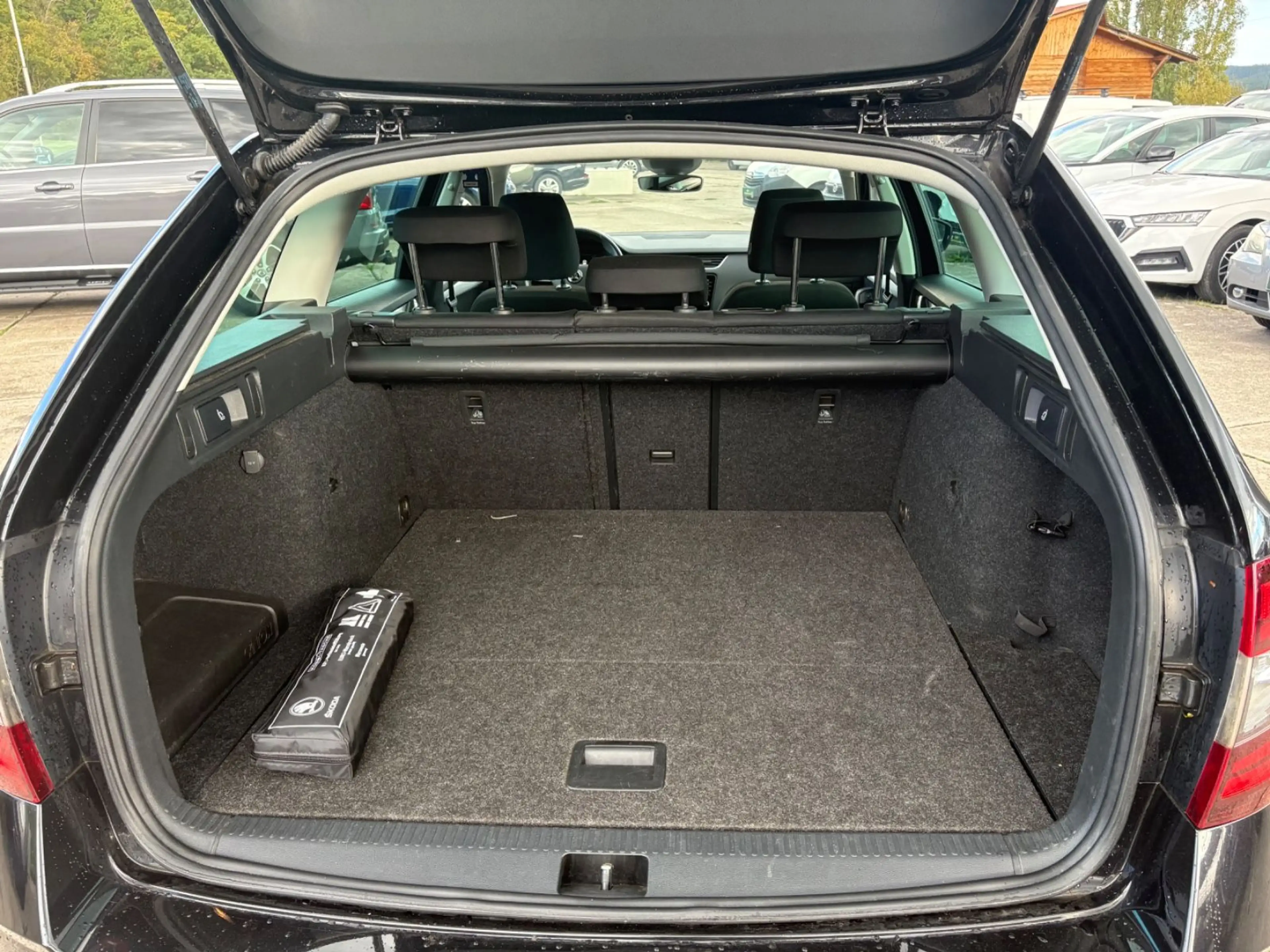 Skoda Octavia Combi 2.0TDI Automatik LED Canton — photo 15