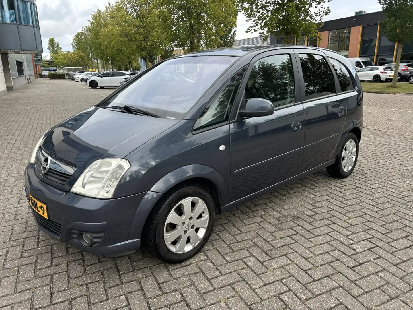 Opel Meriva 1.6-16V Temptation 105PK 1eEIG DEALER CLIMA TRHK Grijs - 1