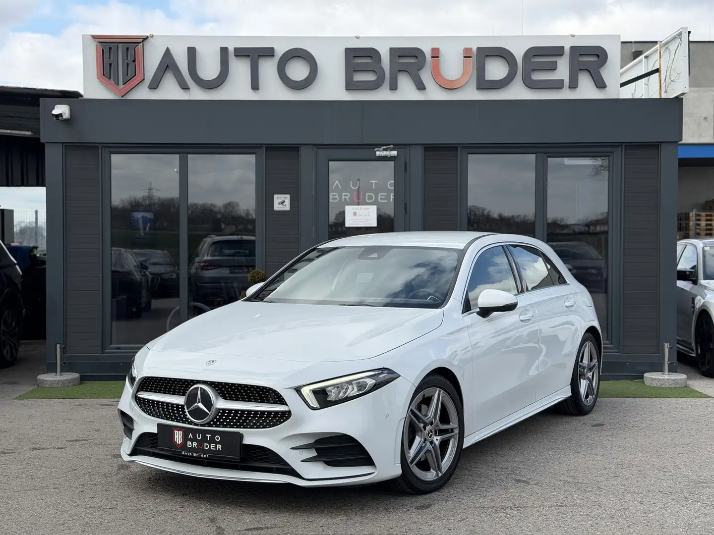 Mercedes-Benz A 180 A 180 d Aut. AMG-Line *LED* Weiß - 1