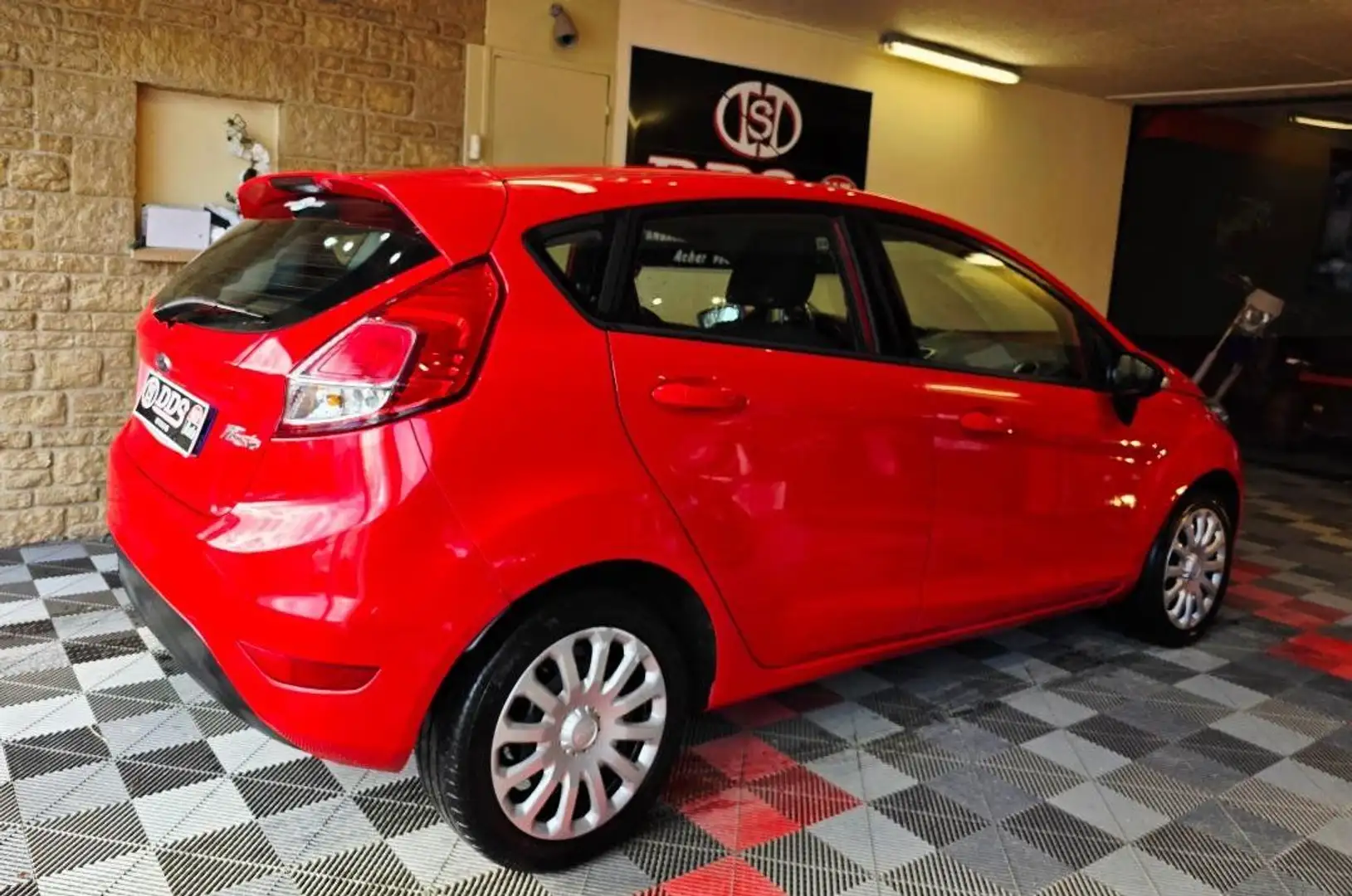 Ford Fiesta 1.5 TDCI TITANIUM CLIM CT OK Rouge - 2