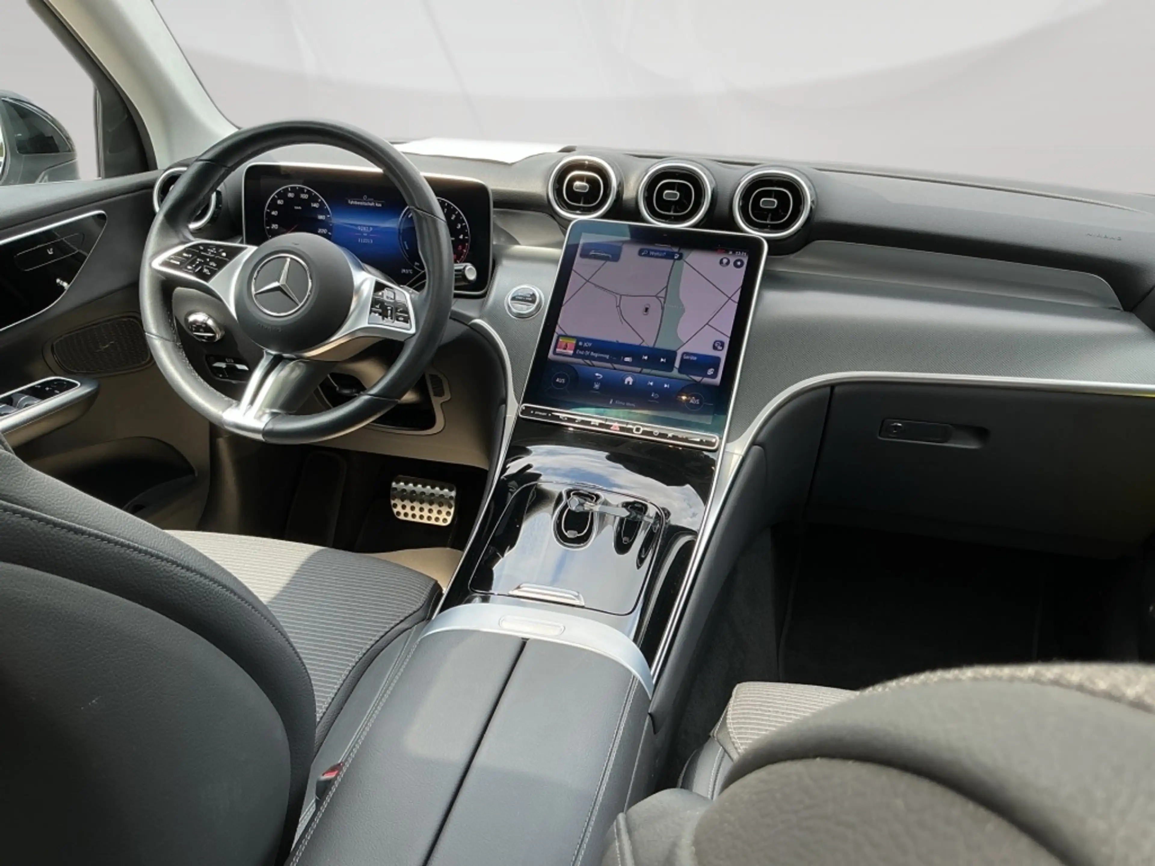 Mercedes-Benz GLC 300 de 4M AVANTGARDE AHK DISTR KAMERA PANO — photo 11