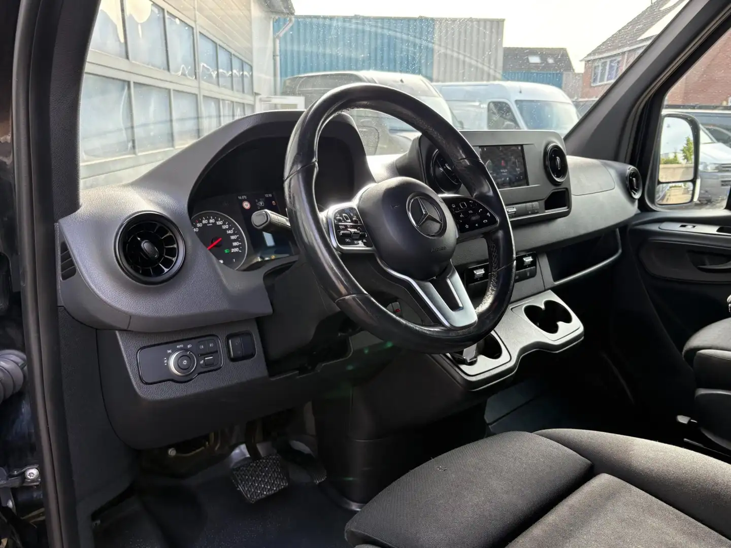 Mercedes-Benz Sprinter 519 3.0CDI V6 Autom L2H2 DC 6-pers. Camera 3.5t Tr Noir - 2