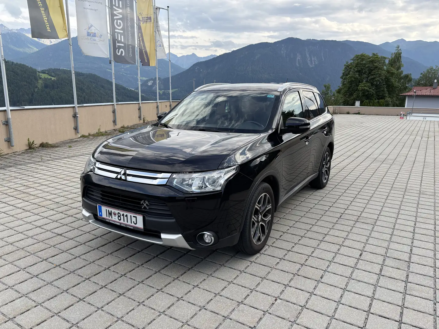 Mitsubishi Outlander 2,2 DI-D AS&G Intense Schwarz - 2