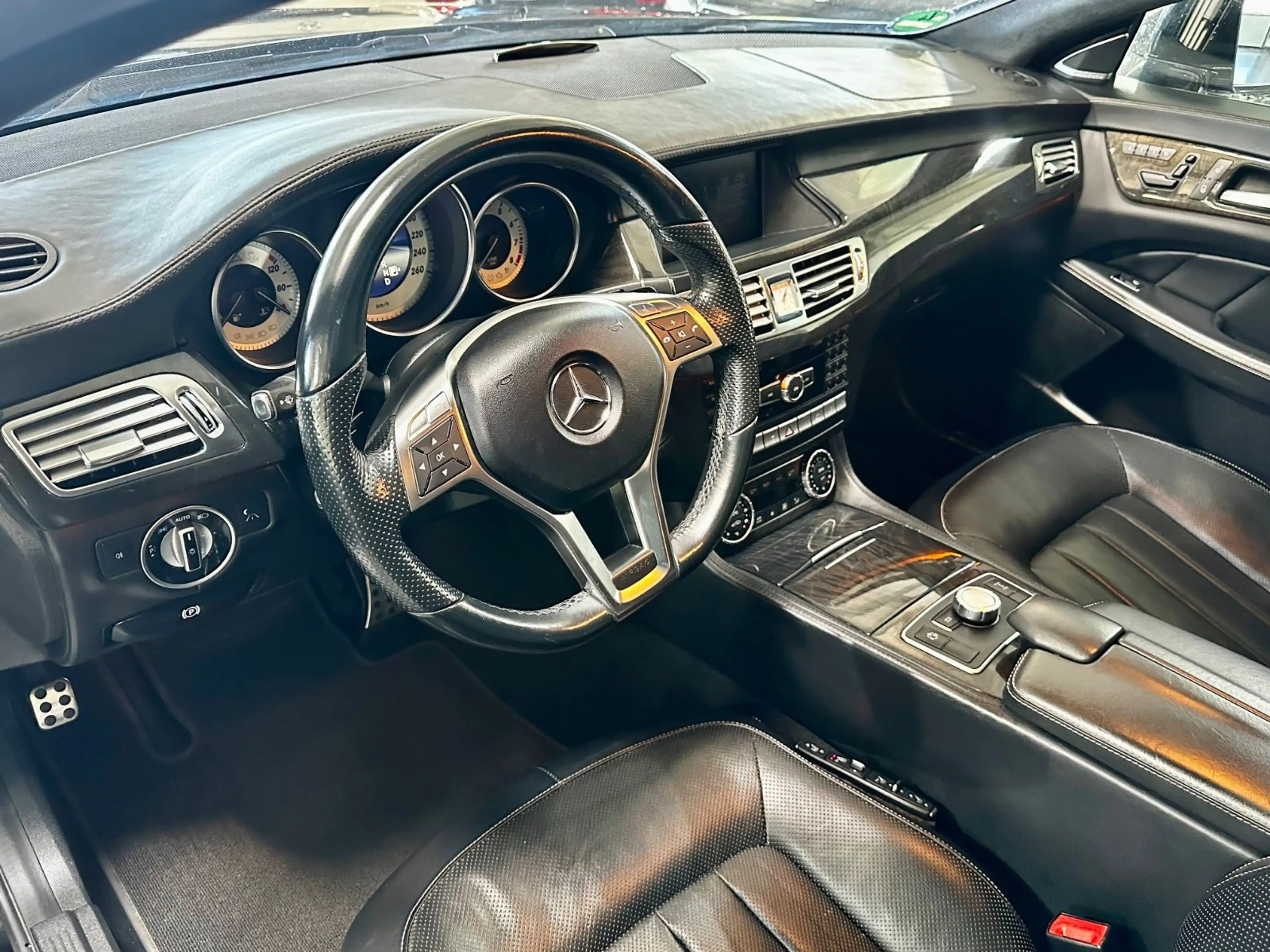 Mercedes-Benz CLS 500 AMG-Paket,AHK,Kamera,LED,SD,VOLL,TOP — photo 9