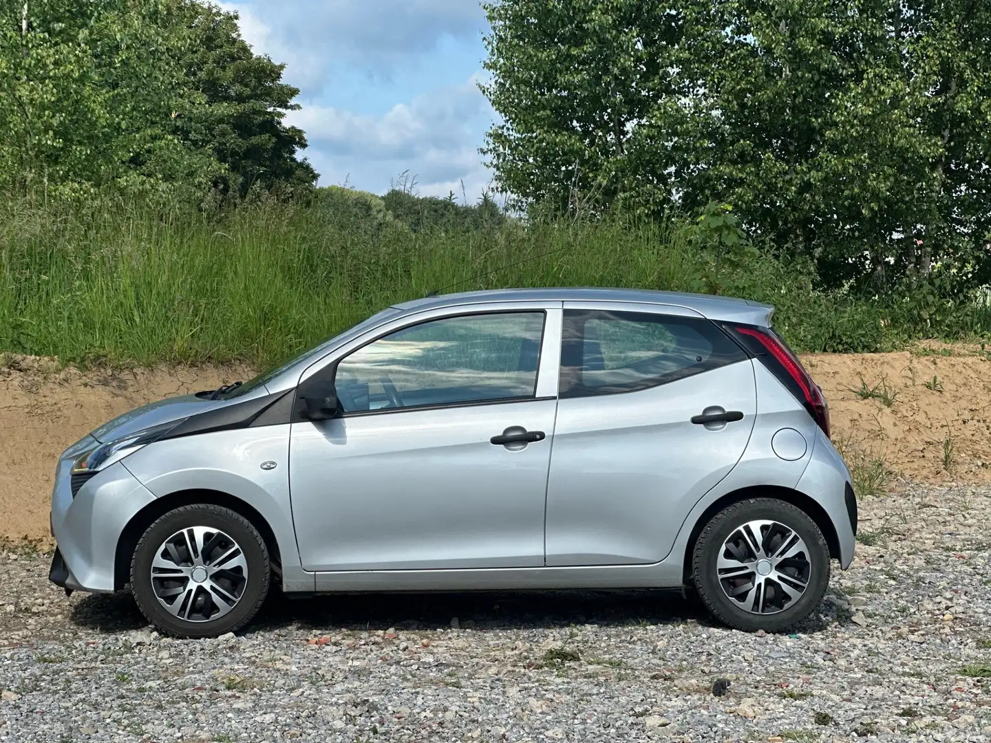 Toyota Aygo 1.0i VVT-i Business Argent - 1