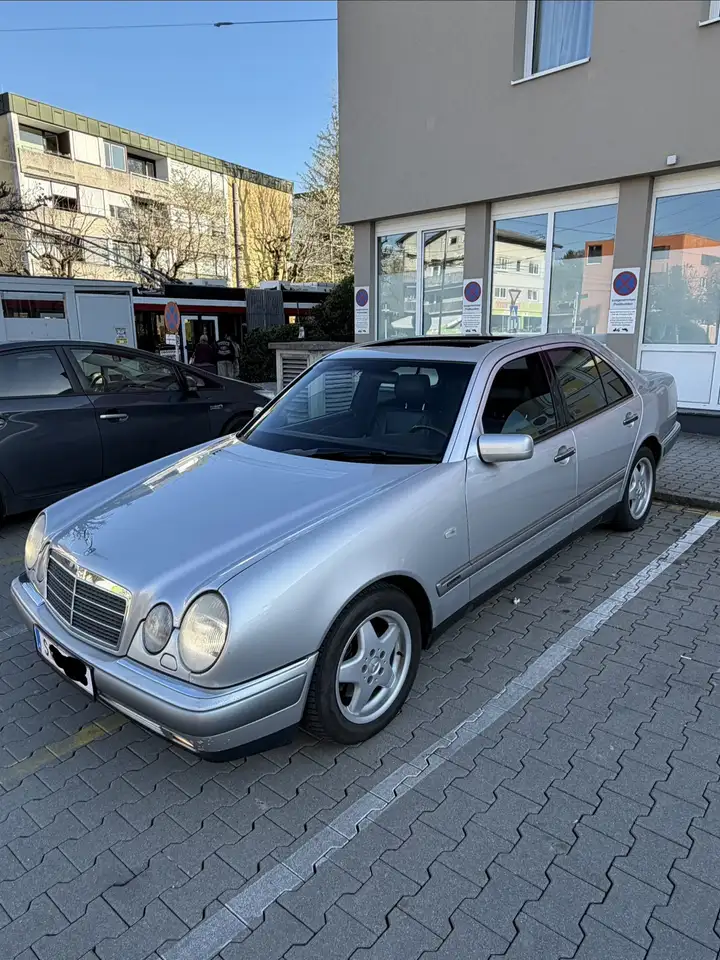 Mercedes-Benz E 320 Elegance Aut., foto 6